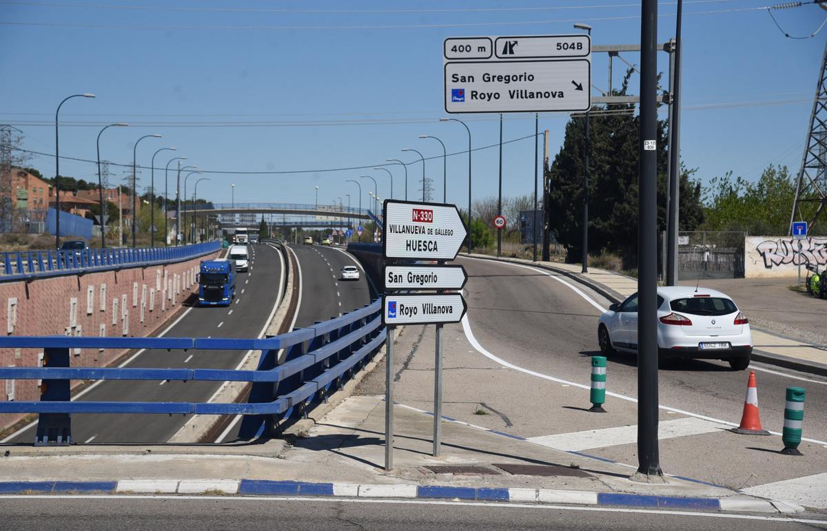 El hospital tiene dos accesos: por el Camino de los Molinos y por la rotonda de la MAZ.