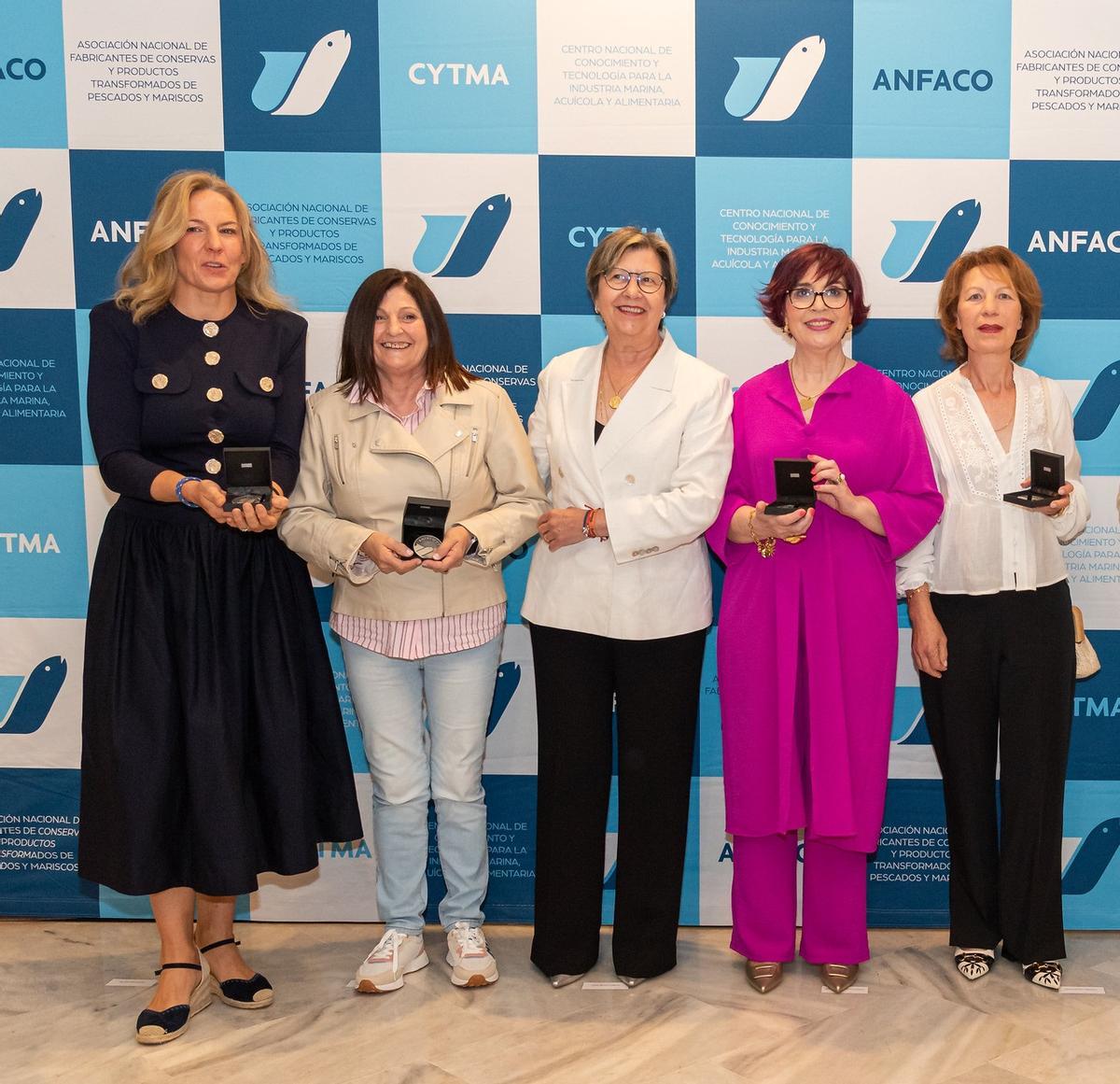 Susan Steele, María Jesús Batalla, Rosa Quintana, María Victoria Piñeiro y María Mercedes Villanustre.