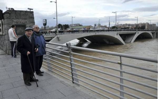 Fotogalería: La crecida del Ebro a su paso por Zaragoza