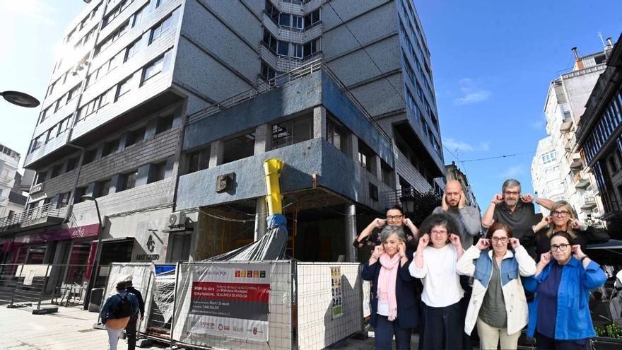 Así suenan las obras de la biblioteca de Vilagarcía que tienen a los comerciantes desesperados