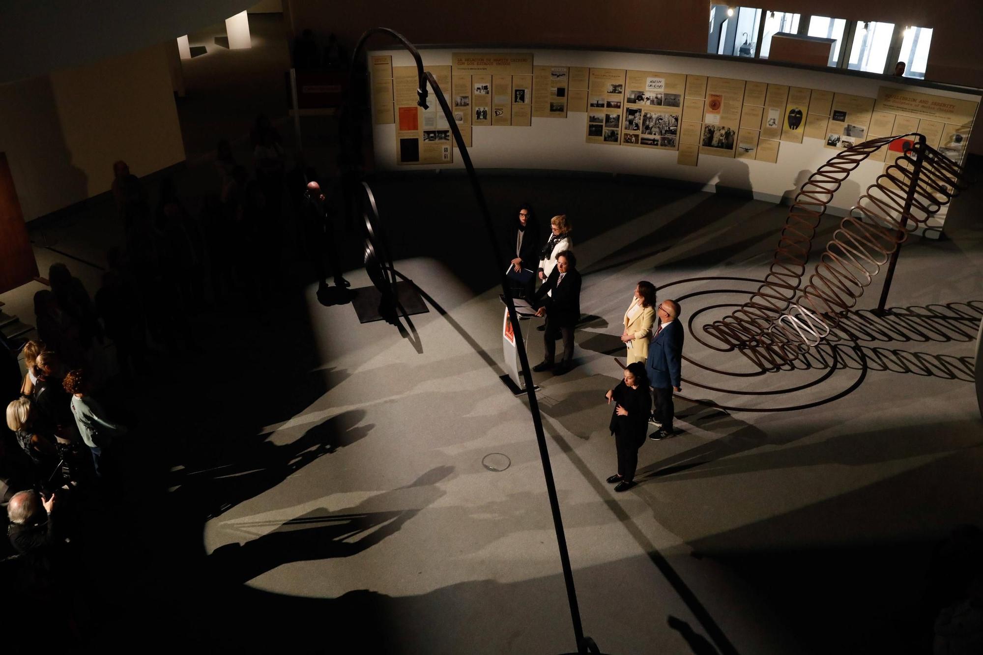 EN IMÁGENES: El Centro Niemeyer acoge una exposición sobre el vínculo entre el escultor Martín Chirino y Estados Unidos