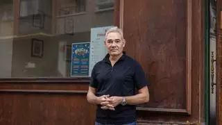 El bar San Petersburgo de Zaragoza afronta un incierto cambio de manos: "Me duele un montón viendo lo que hemos creado y la clientela que tenemos"