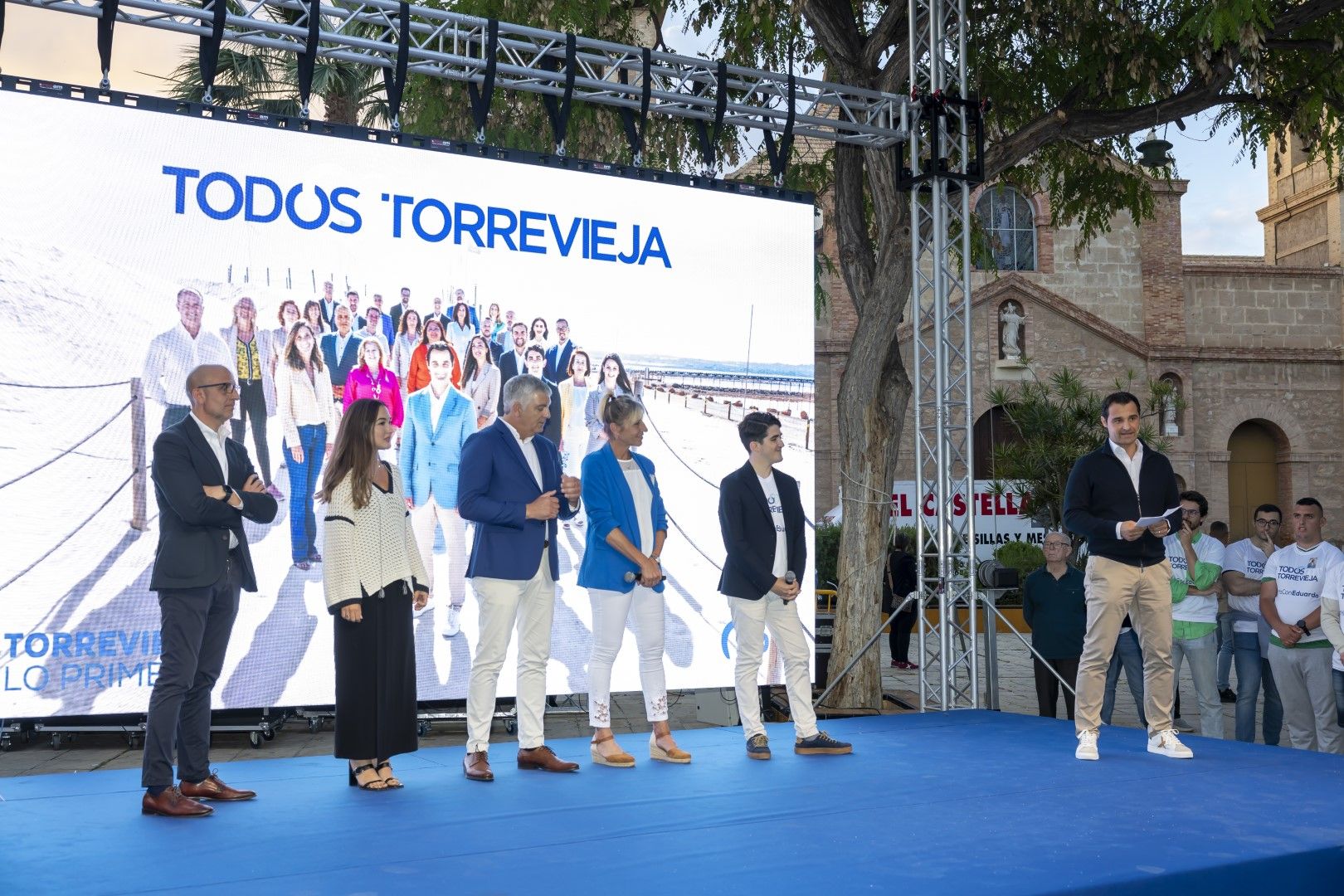 Mitin de arranque de campaña de Eduardo Dolón en la plaza de la Constitución de Torrevieja