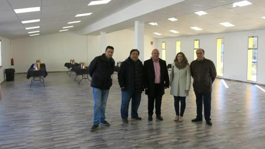 El nuevo centro multiusos de Turís inaugurado tras reformarse el antiguo bar de la piscina.