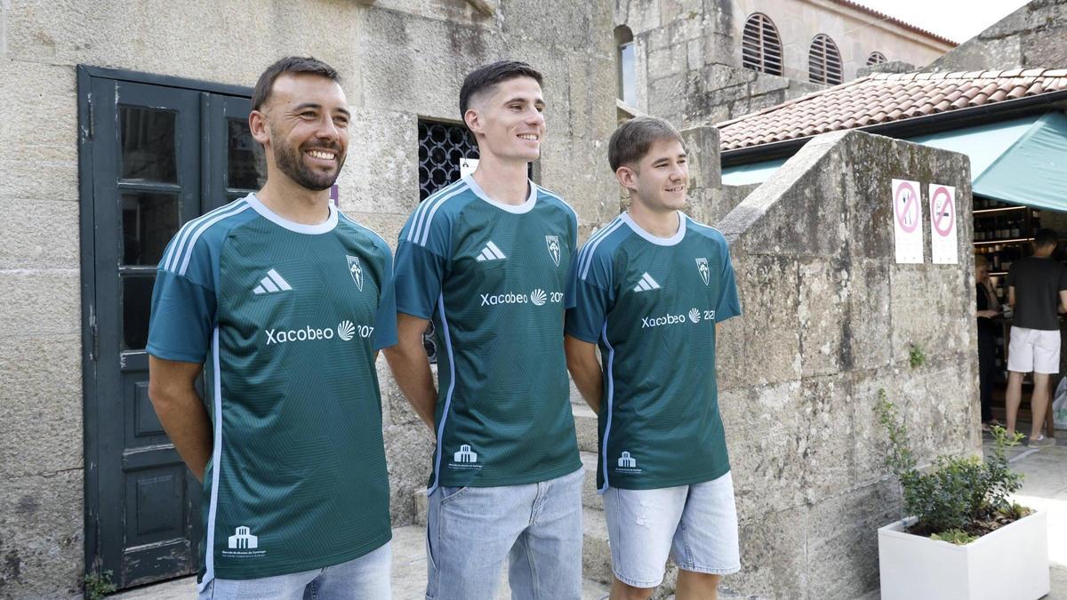 Así es la nueva segunda camiseta del Compostela
