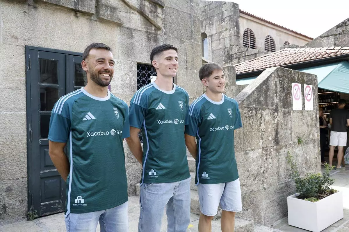 Así es la nueva segunda camiseta del Compostela