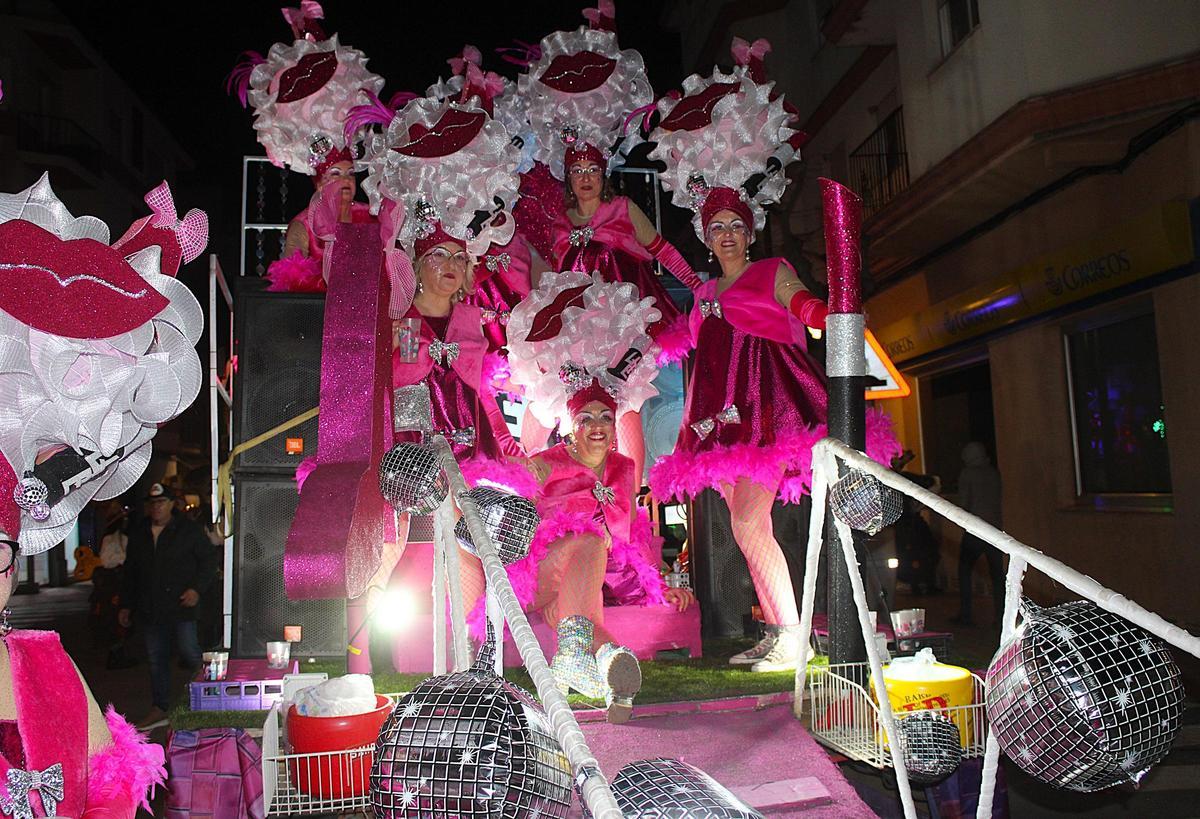 Galería de fotos del desfile nocturno del Carnaval de Alcalà de Xivert