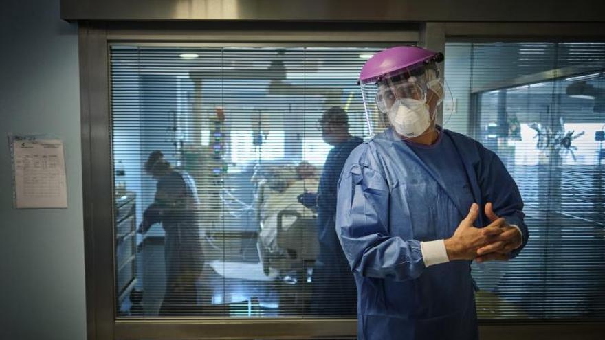 Profesionales de la UCI del Hospital de La Candelaria