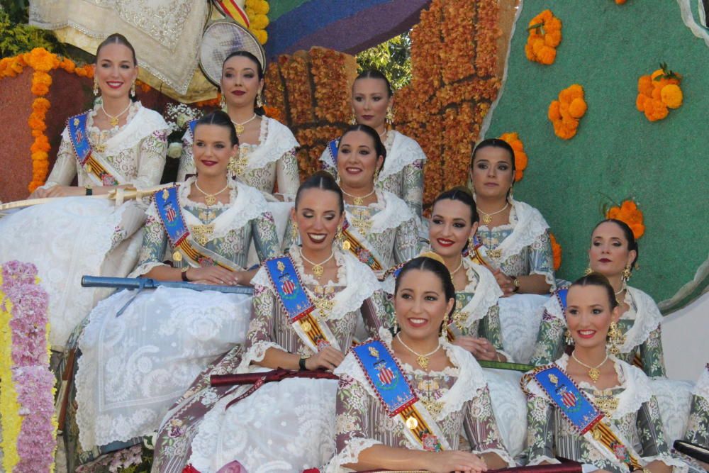 Marina, Sara, Rocío, Daniela y dos generaciones de embajadoras de la fiesta