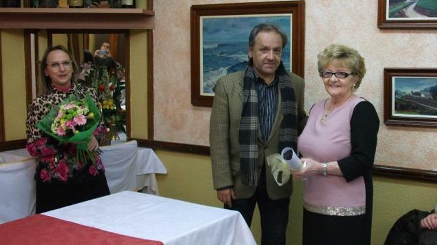 Ana García, José Manuel Muñiz y María Antonia Vázquez, en La Fonte.