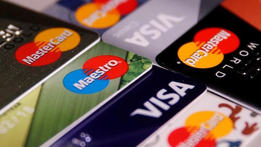 Identificadas ocho personas que copian claves de tarjetas en tiendas para robar dinero
