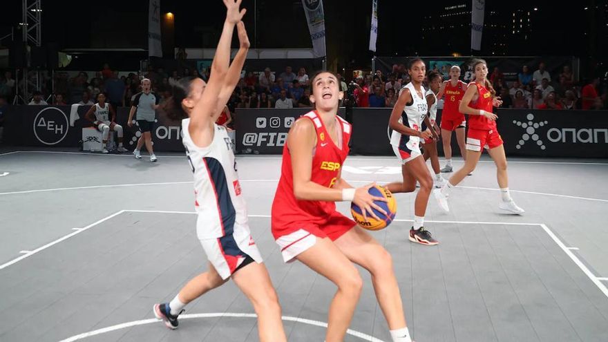 La vilagarciana Irene Noya inicia su participación en el Mundial Sub 19 de baloncesto en la República Checa