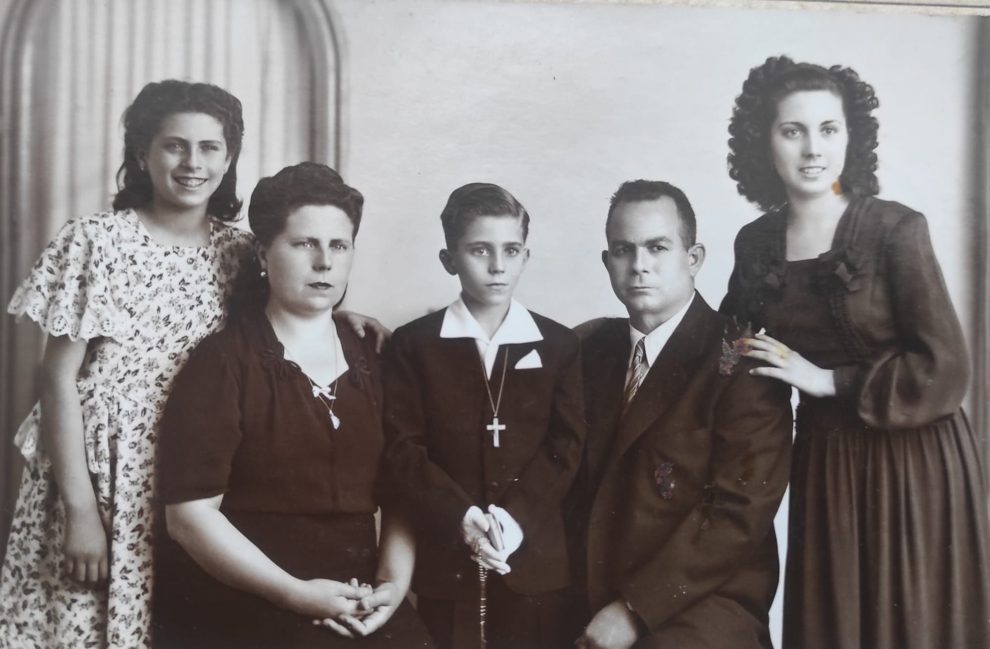 Familia Andrés Senís. De izquierda a derecha: Carmen Andrés, Rosa Senís, Enrique Andrés, Enrique Andrés y Rosa Andrés