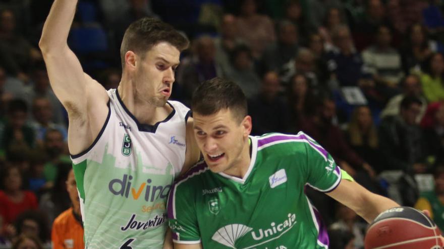 Nemanja Nedovic trata de superar a un rival durante el reciente partido ante el Joventut.