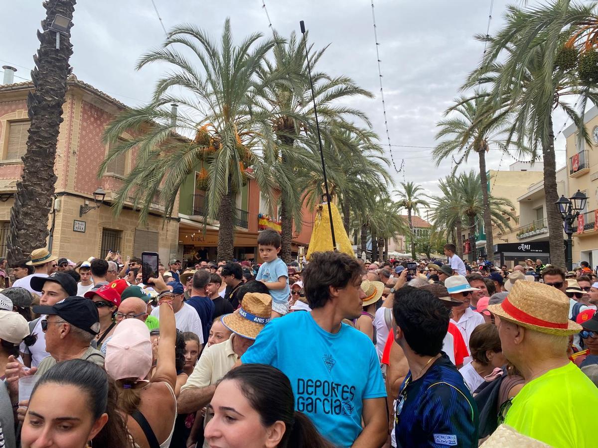 Miles de aspenses acompañan a la Virgen de las Nieves en la histórica romería de la Traída desde Hondón de las Nieves