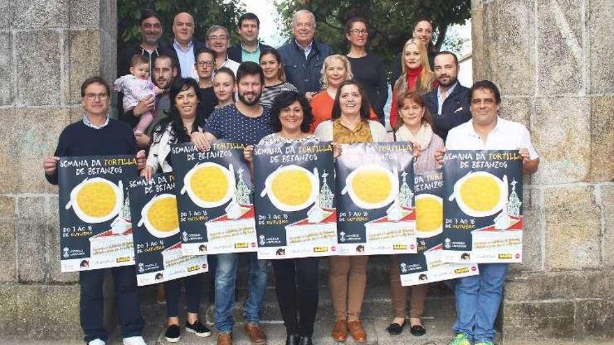 Participantes en la Semana da Tortilla de Betanzos, ayer.