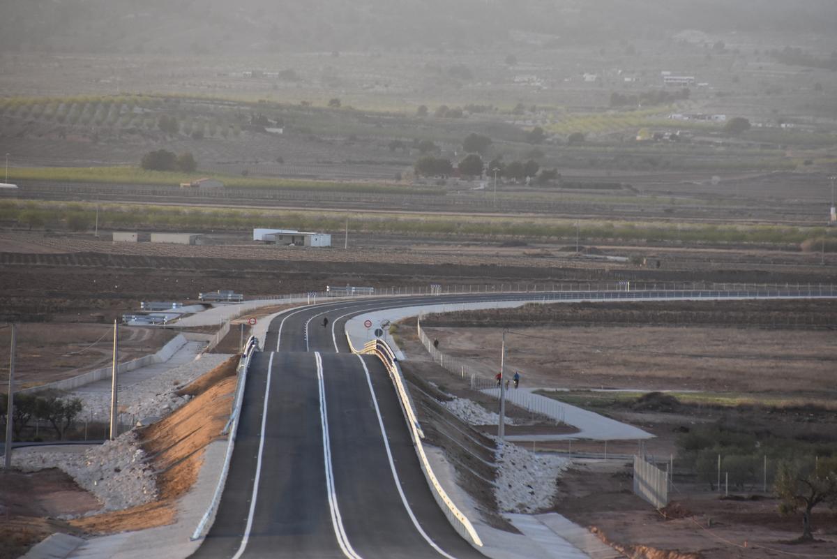 La Ronda Suroeste de Pinoso se abre al tráfico tras finalizar las obras.