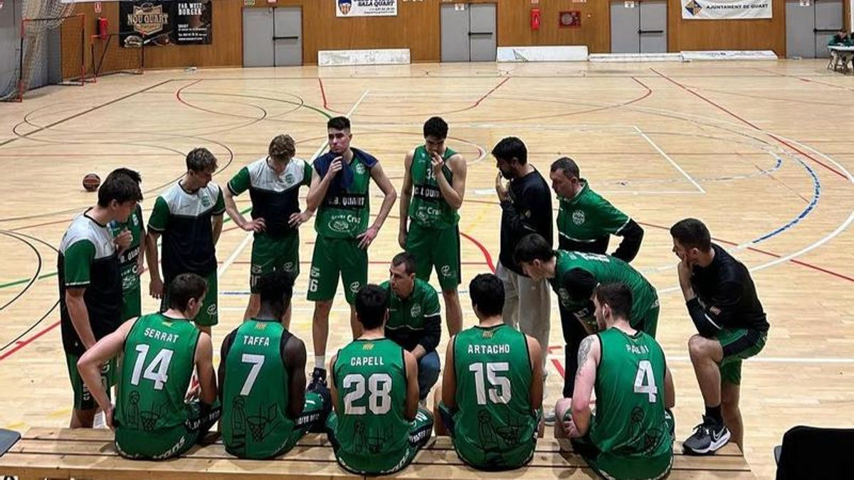 La plantilla del Quart en un patit durant la temporada passada.