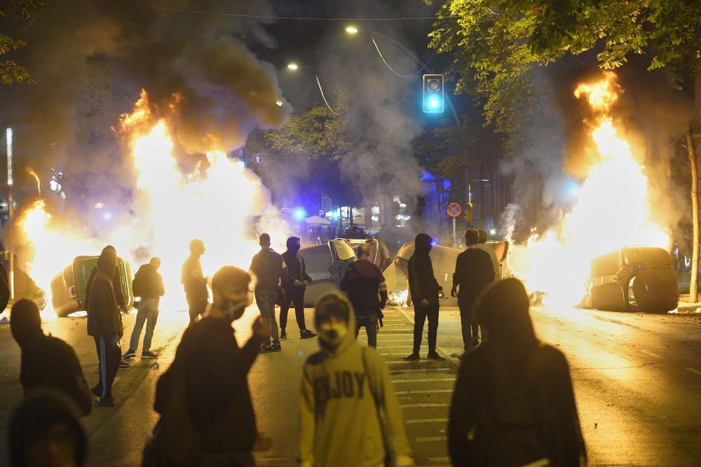 La marxa dels CDRs a Girona acaba amb enfrontaments amb la policia i contenidors cremats