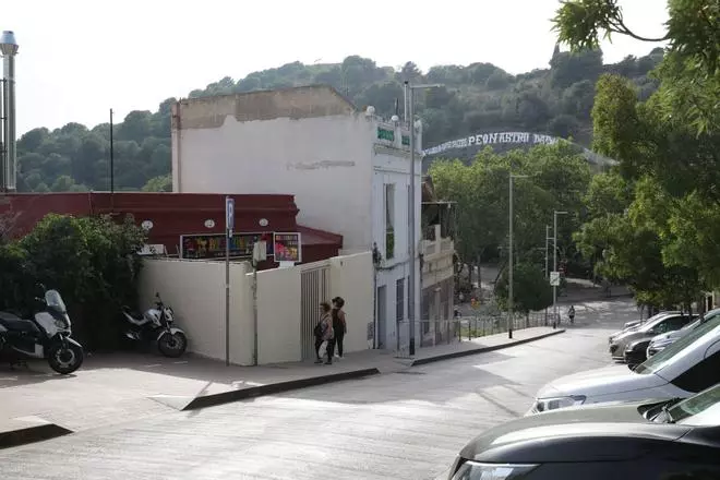 Un conductor bebido atropella a una persona en una calle de acceso a los búnkers del Carmel
