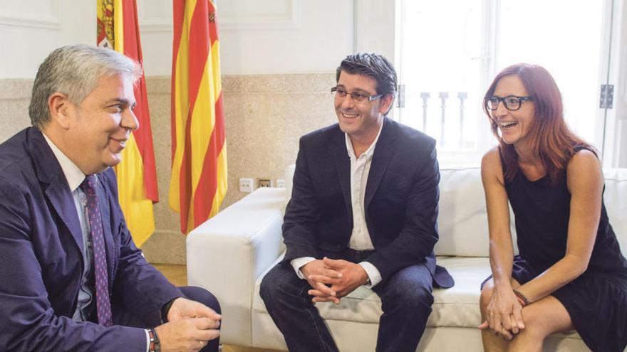 Juan José Medina, presidente en funciones, Jorge Rodríguez y Maria Josep Amigó, ayer.