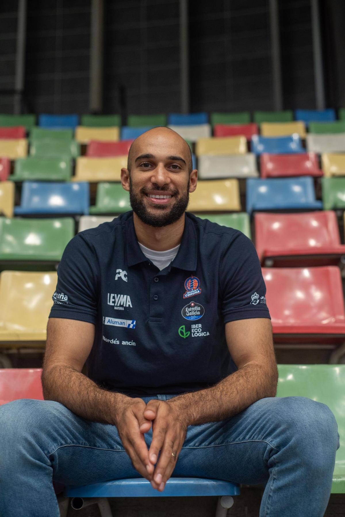 Phil Scrubb, en la grada del Coliseum.