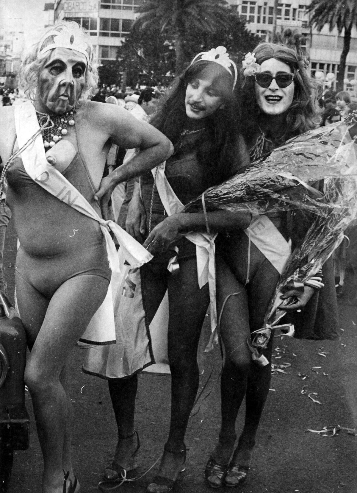 Mascaritas en el parque Santa Catalina en 1981.