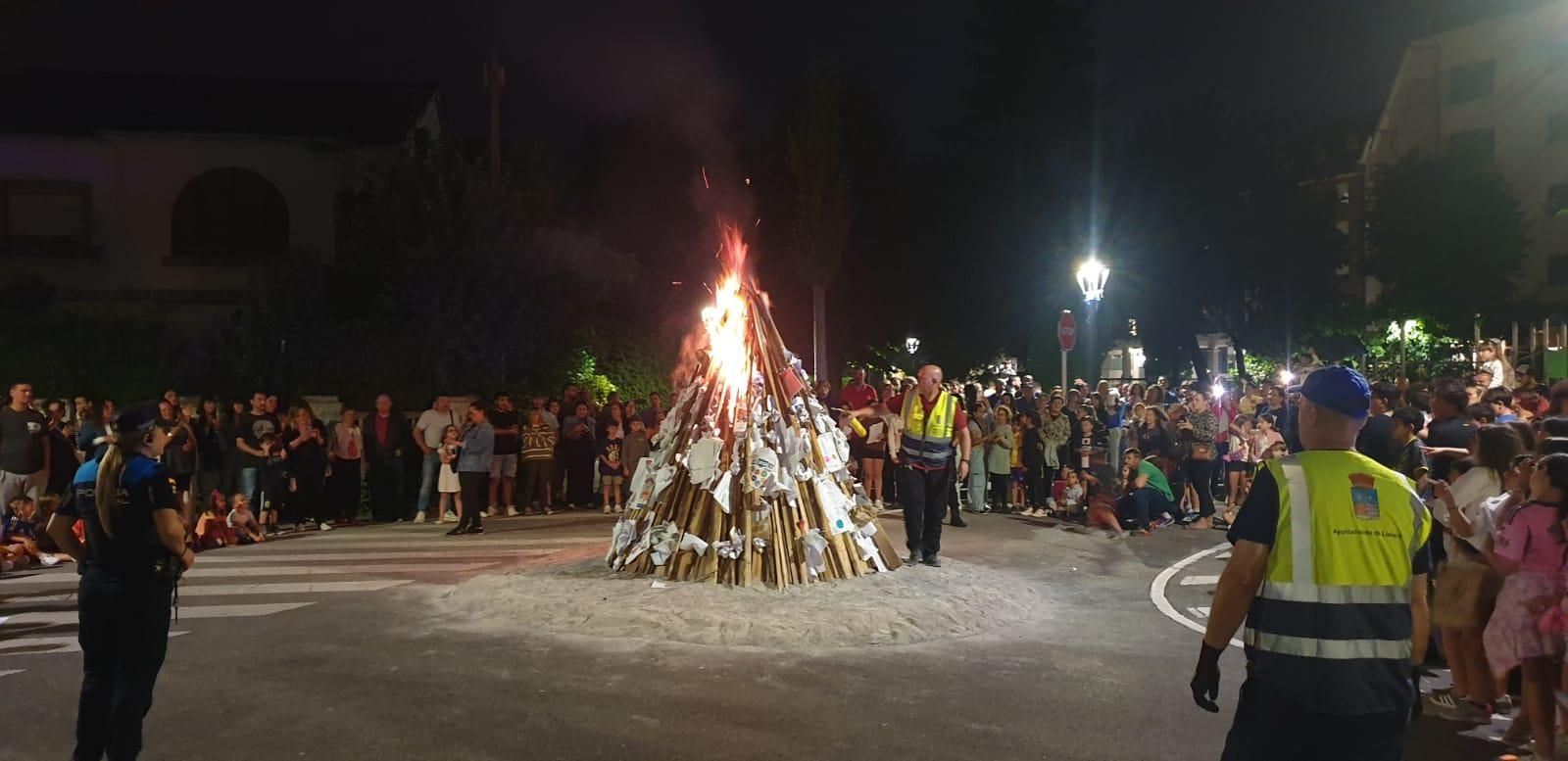 Llanera arde en hogueras: estas son las imágenes que deja San Juan en el concejo