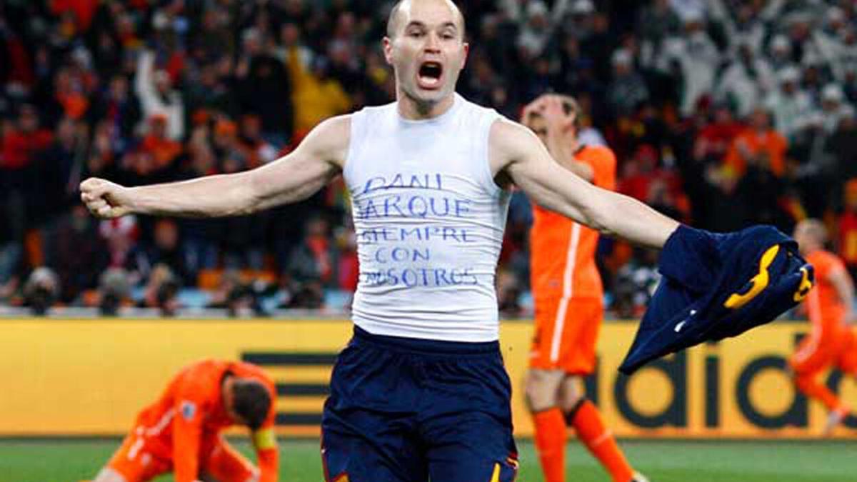 Andrés Iniesta celebra su gol que dió la victoria a España en la final del Mundial de 2010
