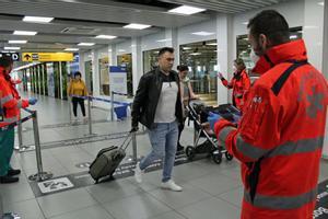 Rome (Italy), 29/06/2020.- Passengers are screened at the Fiumicino airport in Rome, 29 June 2020. The Italian airports of Fiumicino and Ciampino have received international recognition for their fight against the spread of COVID-19 and the prevention of biological risk from pathogens. The two Roman ports managed by ADR are the first in the world to obtain the ’Biosafety Trust’ certification, issued by the certification body RINA SERVICES, relating to the correct application of the contagion prevention system due to infections by biological agents. (Italia, Roma) EFE/EPA/Telenews