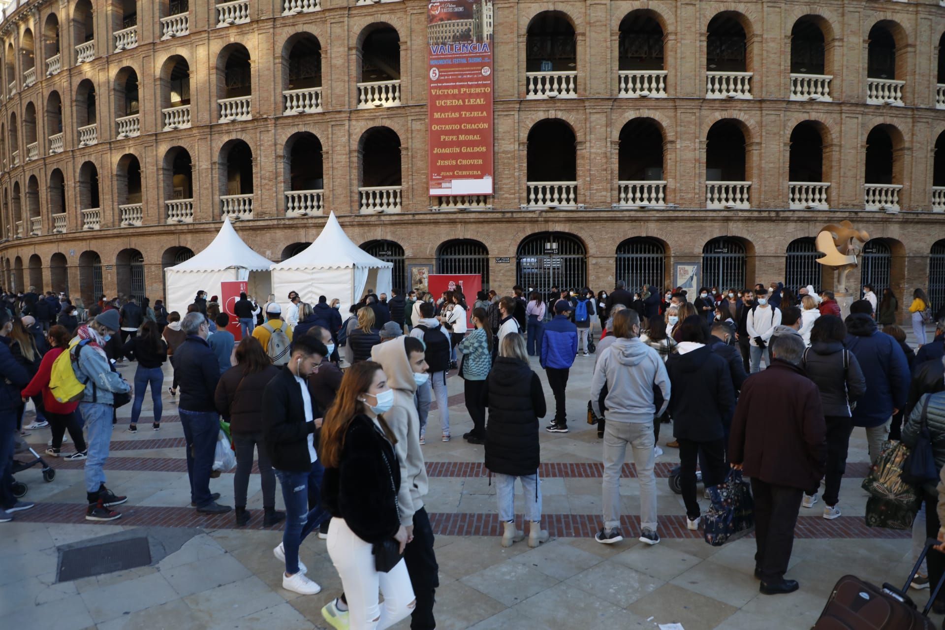 Cientos de personas se vacunan en València tras el anuncio del pasaporte covid