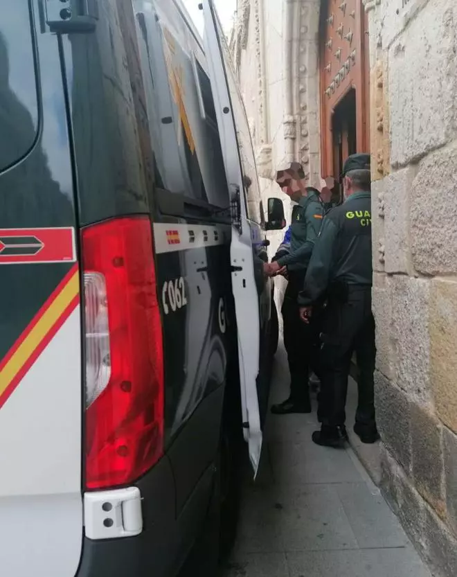 La maltratada por su exnovio, expulsado a Portugal: "Que le pongan una pulsera para proteger a mi hijo"