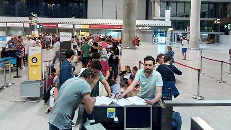 Once horas de retraso en un vuelo de Barcelona a Asturias