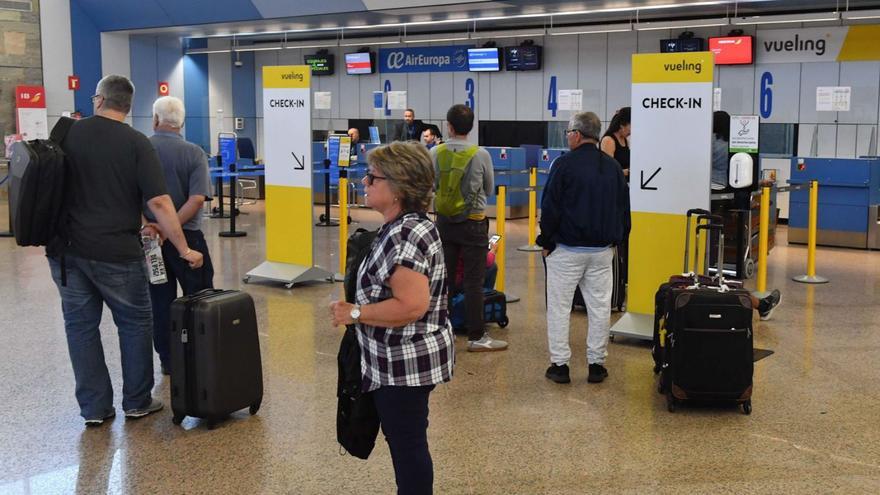 El aeropuerto de A Coruña roza los 115.000 pasajeros en septiembre, casi un 17% más que hace un año