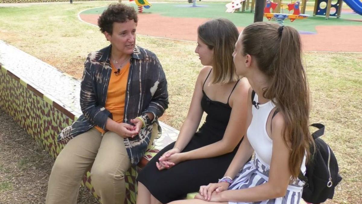 Claudia y Ainhoa entrevistan a la alcaldesa de Onda, Carmina Ballester.