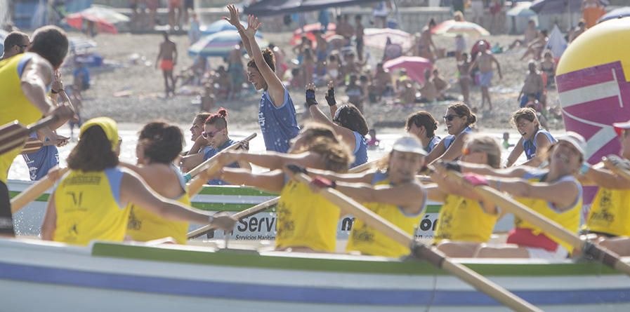 Espectaculares imágenes de la regata de ayer en Huelin. Fotos: J. A. Isla / AFP