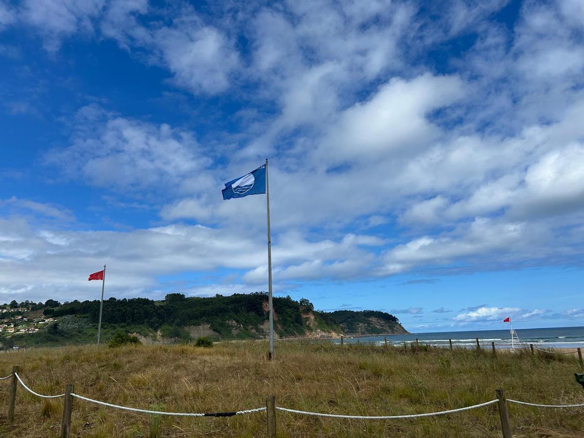 EN IMÁGENES: Izado de la bandera azul en Rodiles