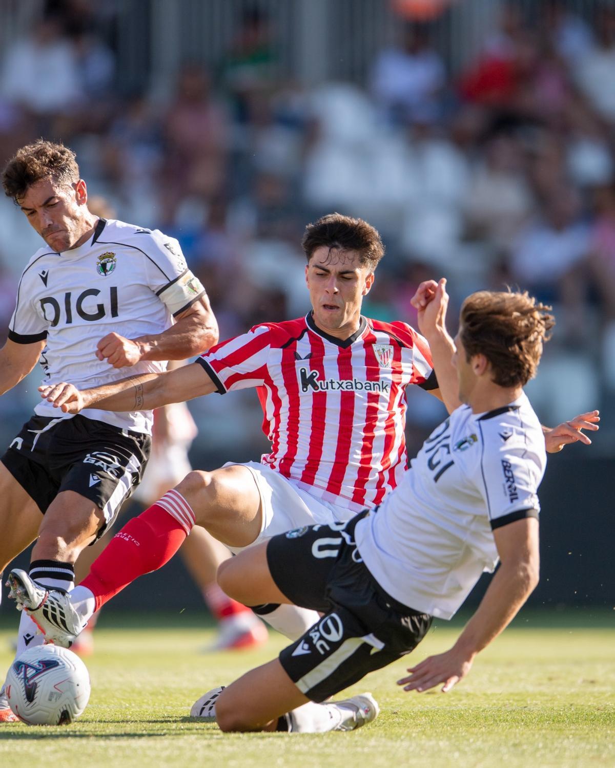 Lance del pasado Burgos-Athletic Club de Bilbao de pretemporada.