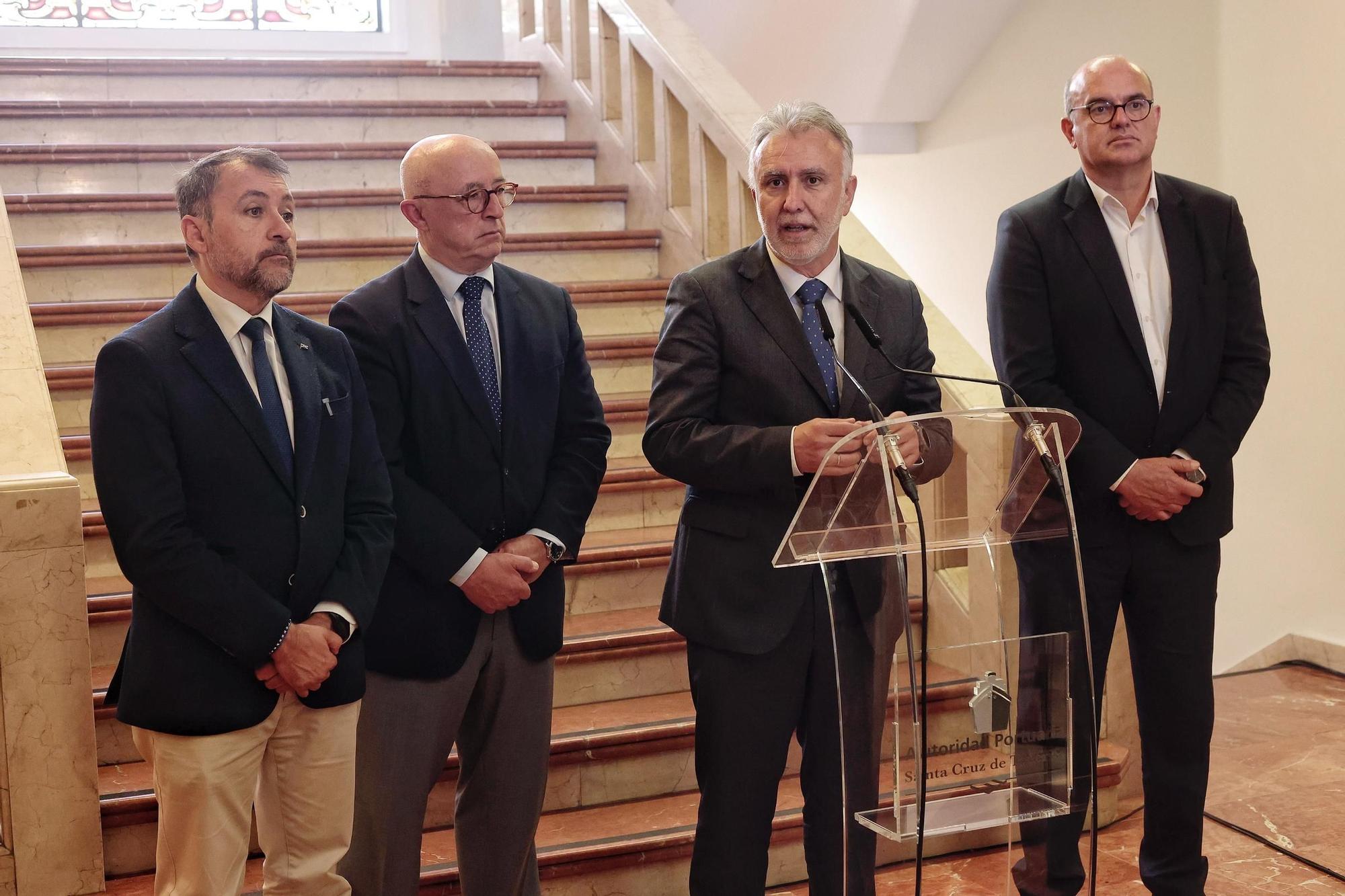 Visita del ministro Ángel Víctor Torres al Puerto de Santa Cruz