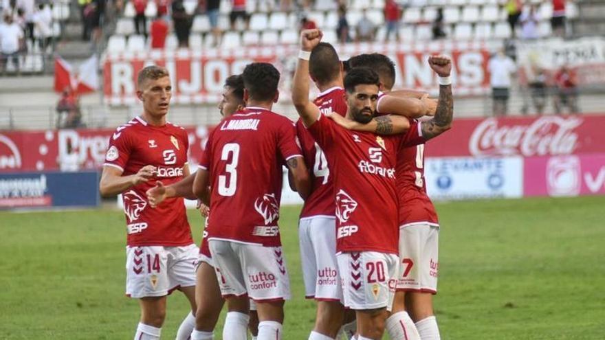 Los jugadores del Real Murcia celebran el segundo gol