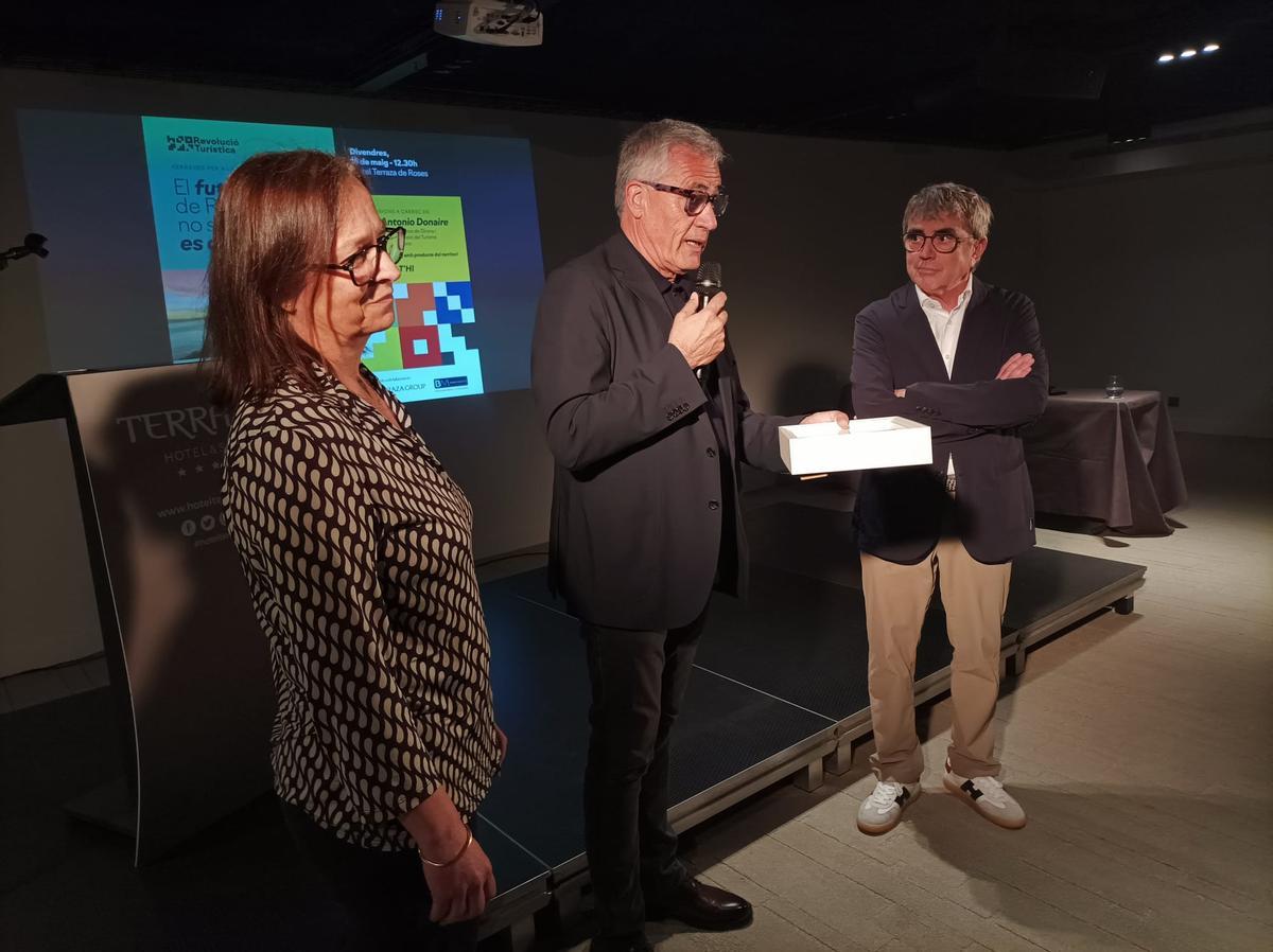 L’Associació va agrair la complicitat de l’alcalde de Roses, Josep Maria Martínez