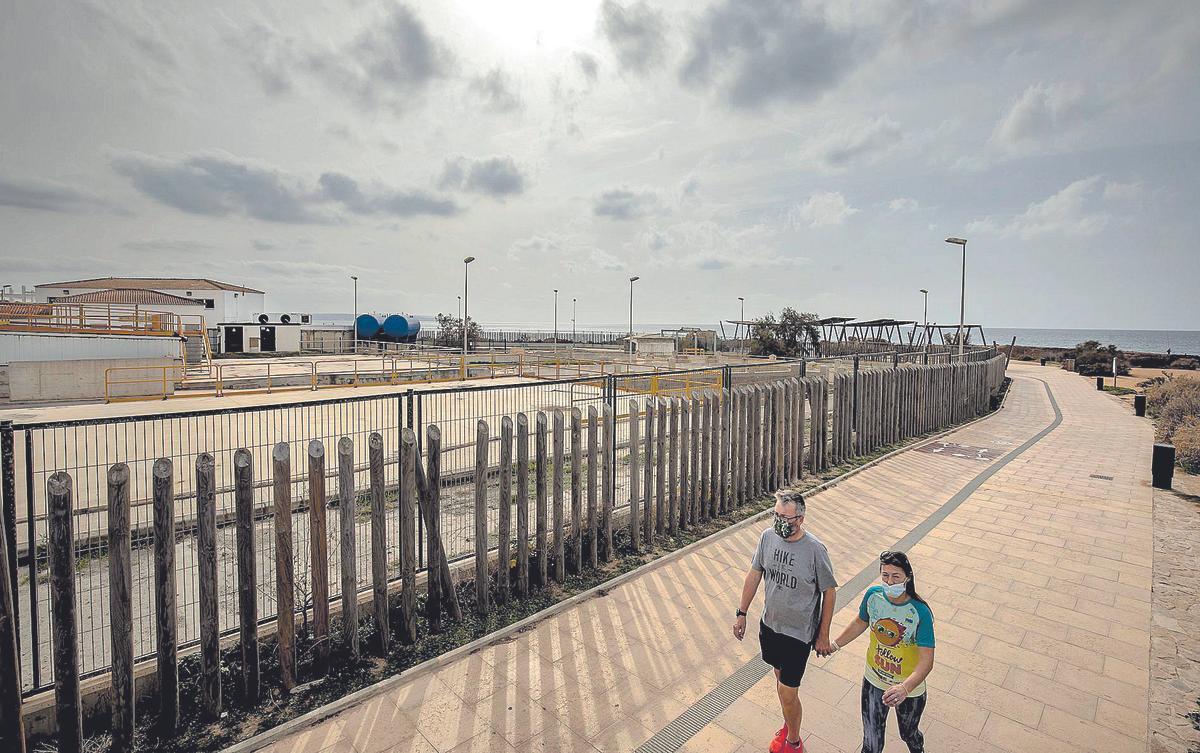 La parcela de la empresa Aquicultura Balear mide 40.000 metros cuadrados y linda con el paseo de es Carnatge.