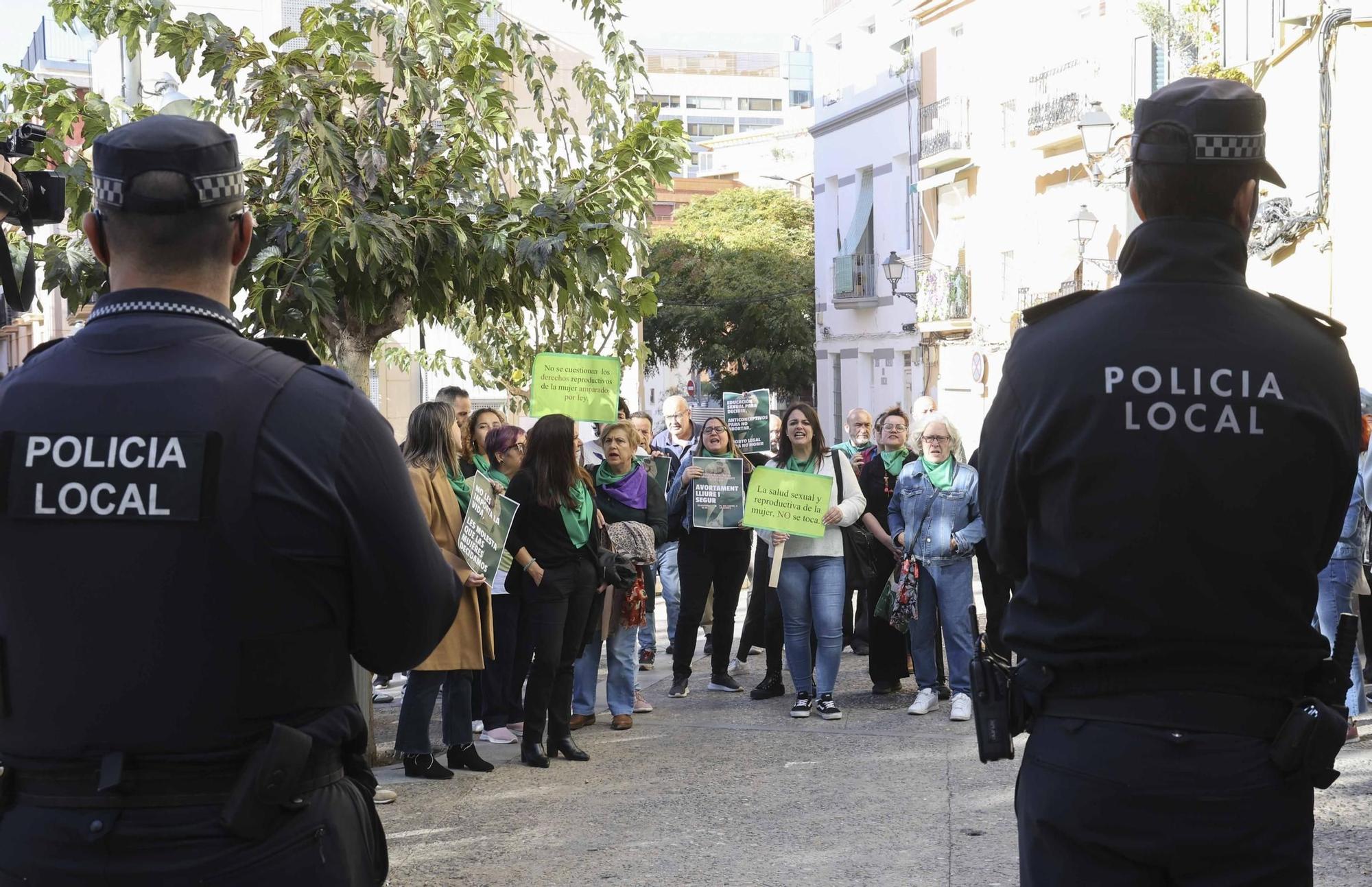 PP y Vox inauguran la polémica oficina "antiaborto" de Alicante entre críticas por "ilegal"
