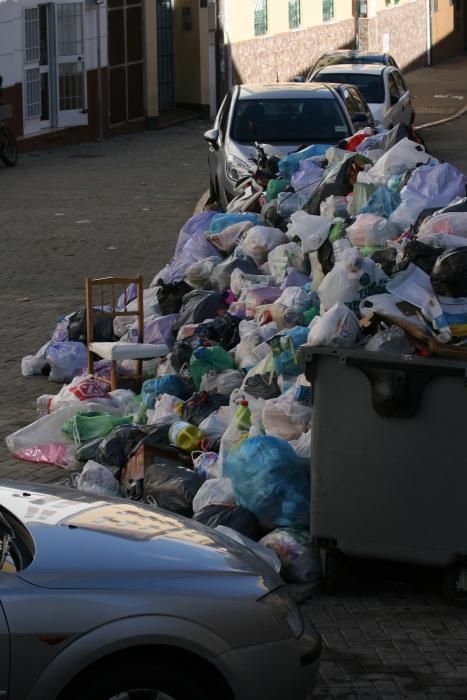 Basura acumulada desde el inicio de la huelga de limpieza en Málaga