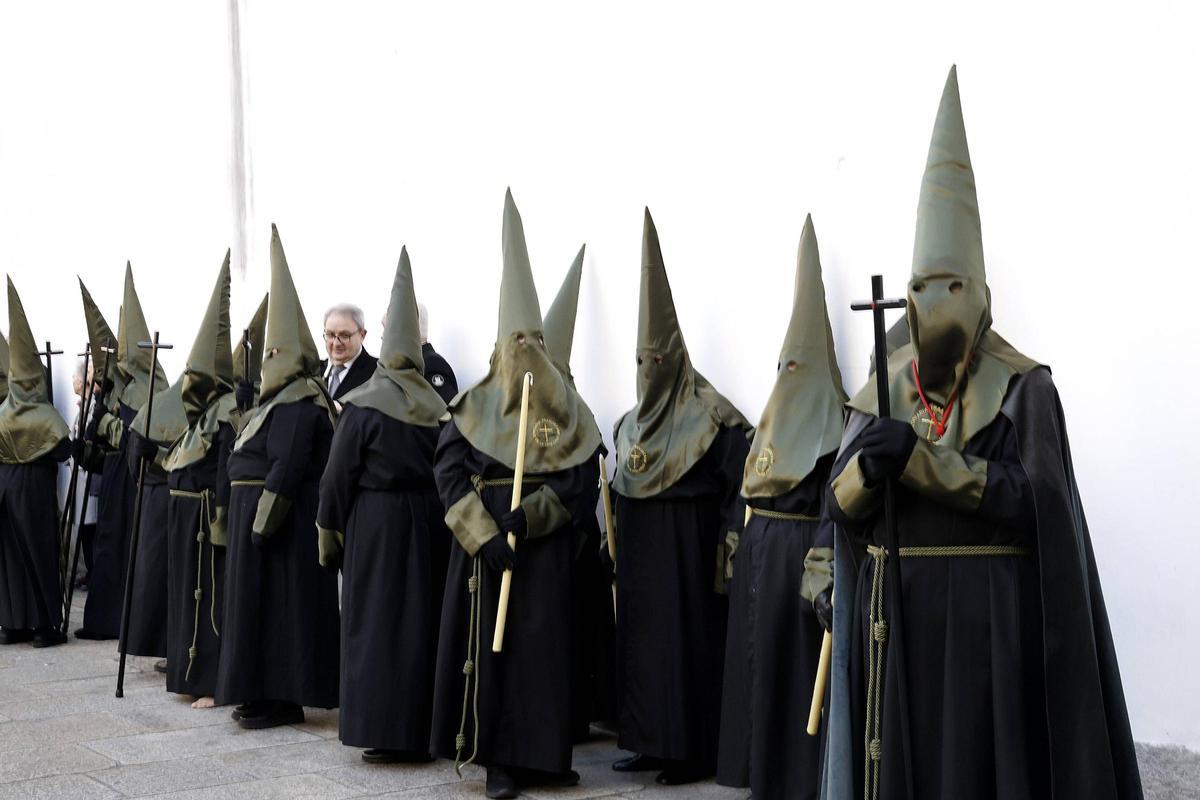 El lavatorio de los pies centra el Jueves Santo y da paso al día con más procesiones de la Semana Santa compostelana El lavatorio de los pies centra el Jueves Santo y da paso al día con más procesiones de la Semana Santa compostelana
