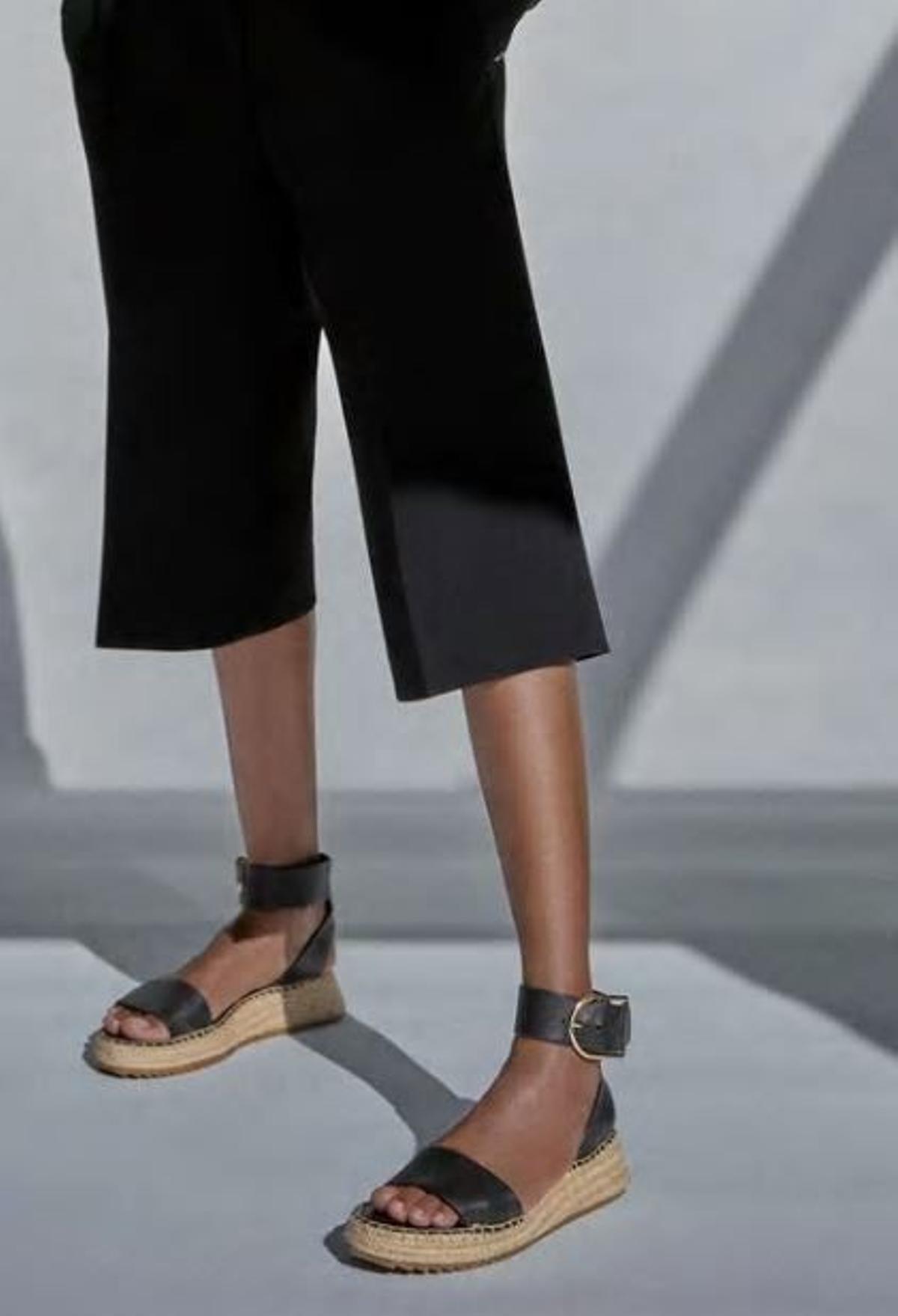 Ficha las sandalias de esparto de Zara que te solucionarán el verano - Stilo