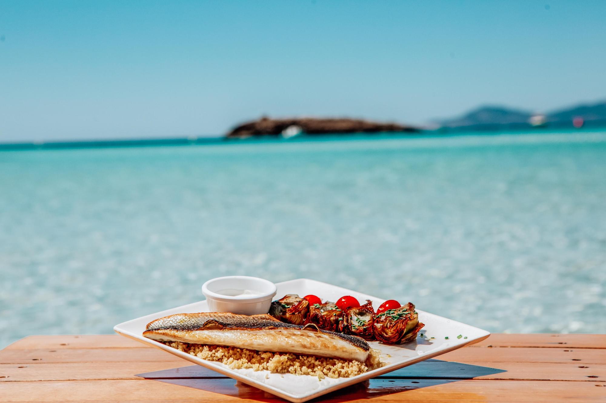 Pescados y mariscos de calidad en una de las mejores playas del mundo: ses Illetes, Formentera.