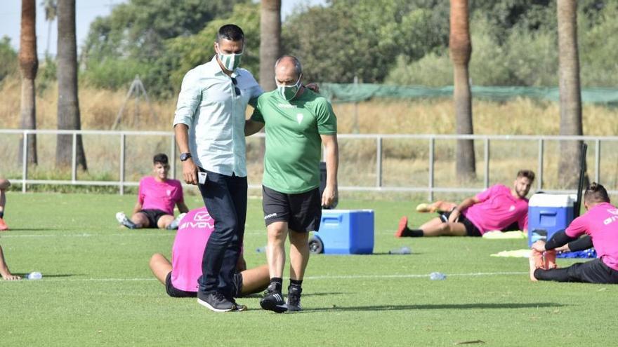 Sorpresas y frentes abiertos en el entrenamiento del Córdoba CF