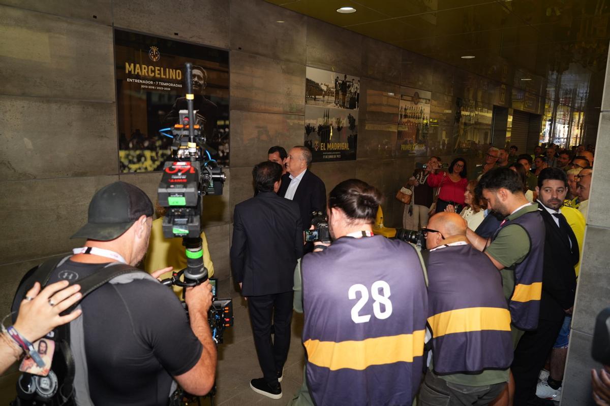 Galería: El homenaje a Marcelino protagonista de la previa del Villarreal-Atlético de Madrid