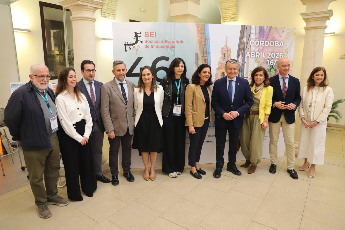 El consejero de Sanidad, Antonio Sanz, y otras autoridades, en el 46º Congreso de la Sociedad Española de Inmunología.